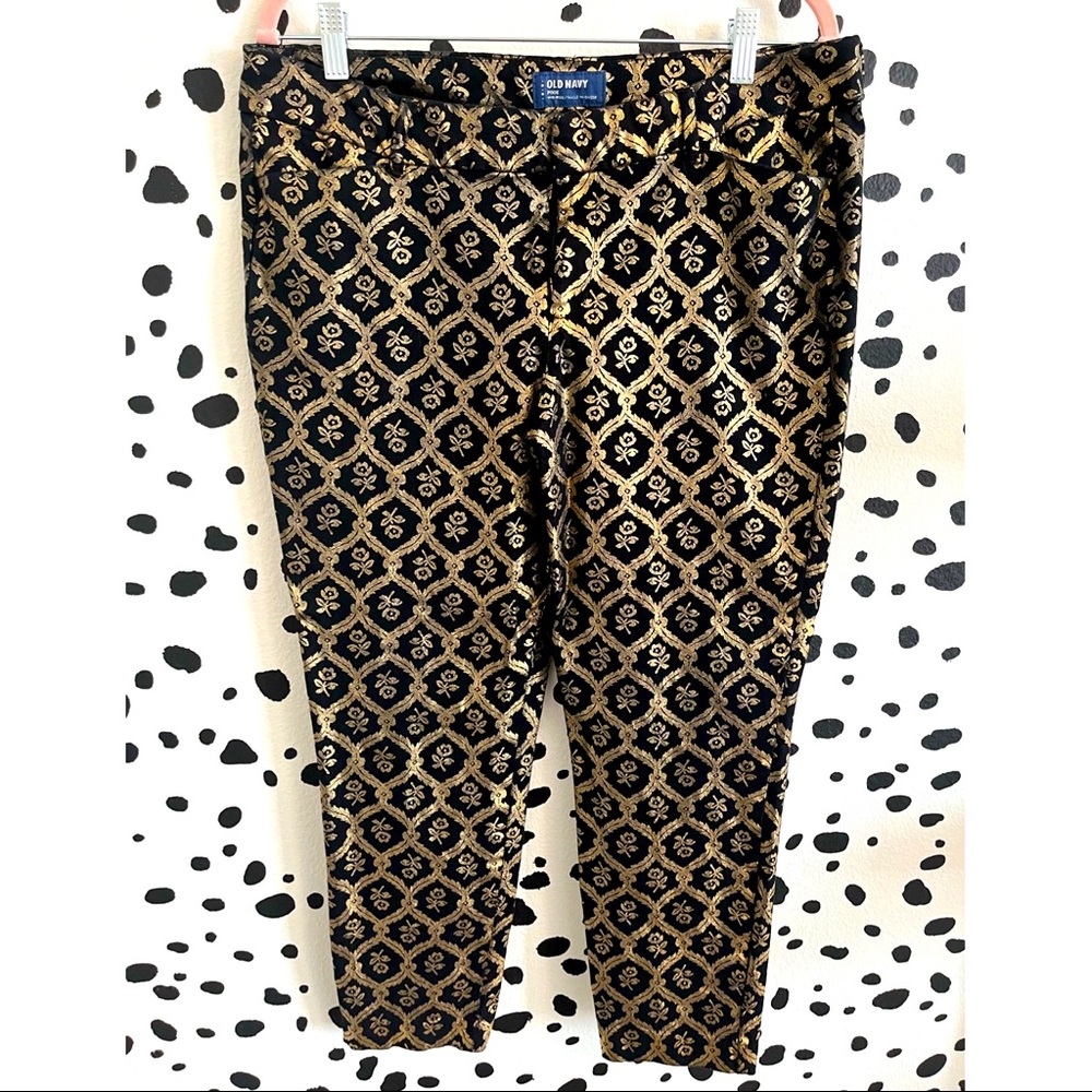 Old Navy Mid-Rise Pixie Pants